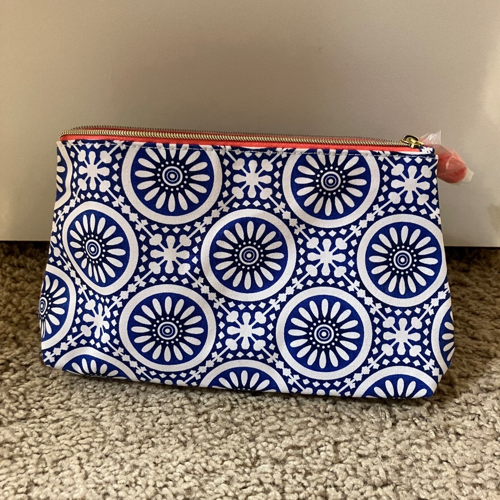 NWOT Estée Lauder Beauty Pouch
